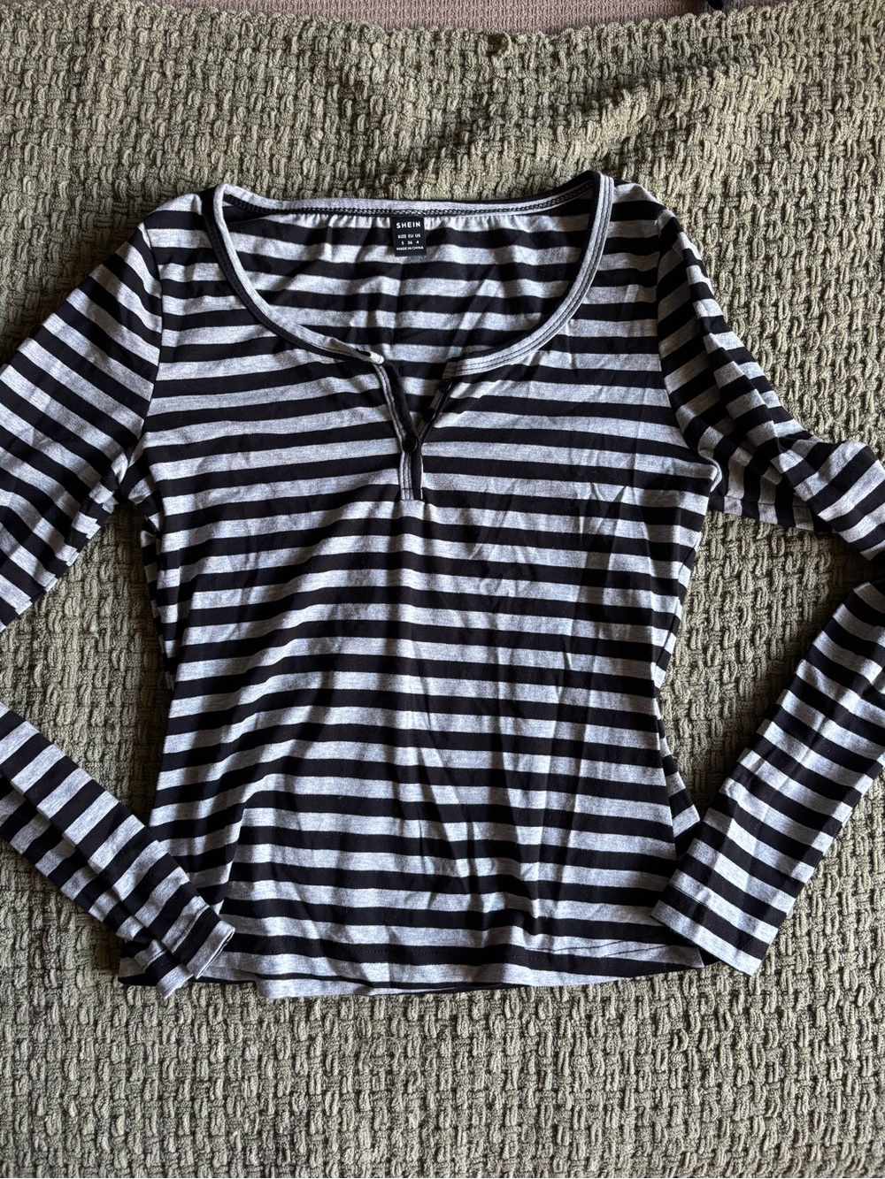 Source Unknown Black & White Striped Long-Sleeve Henley